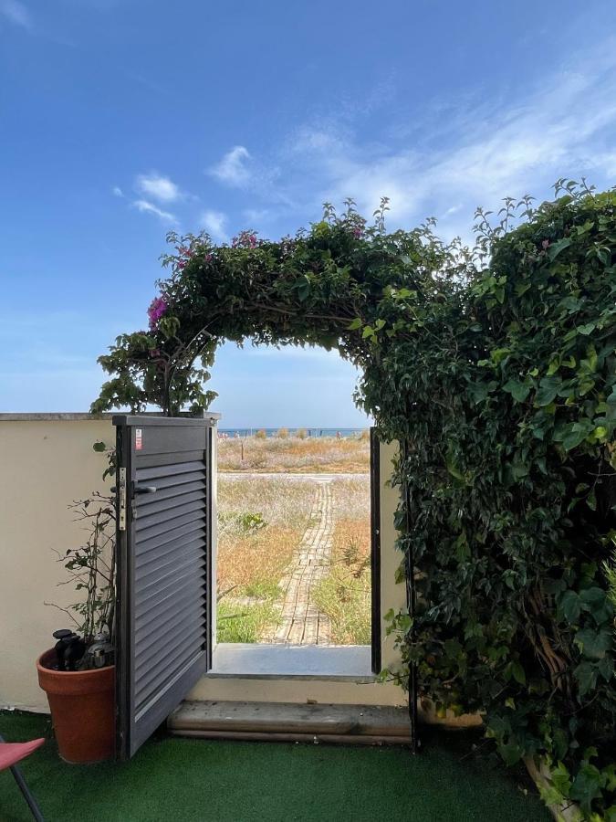 Beach flat with garden Castelldefels Exterior foto