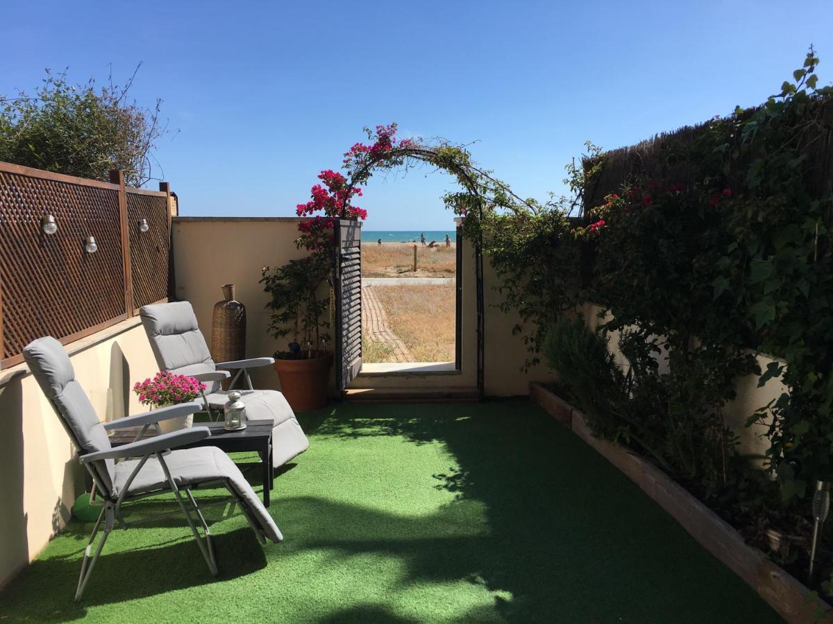 Beach flat with garden Castelldefels Exterior foto